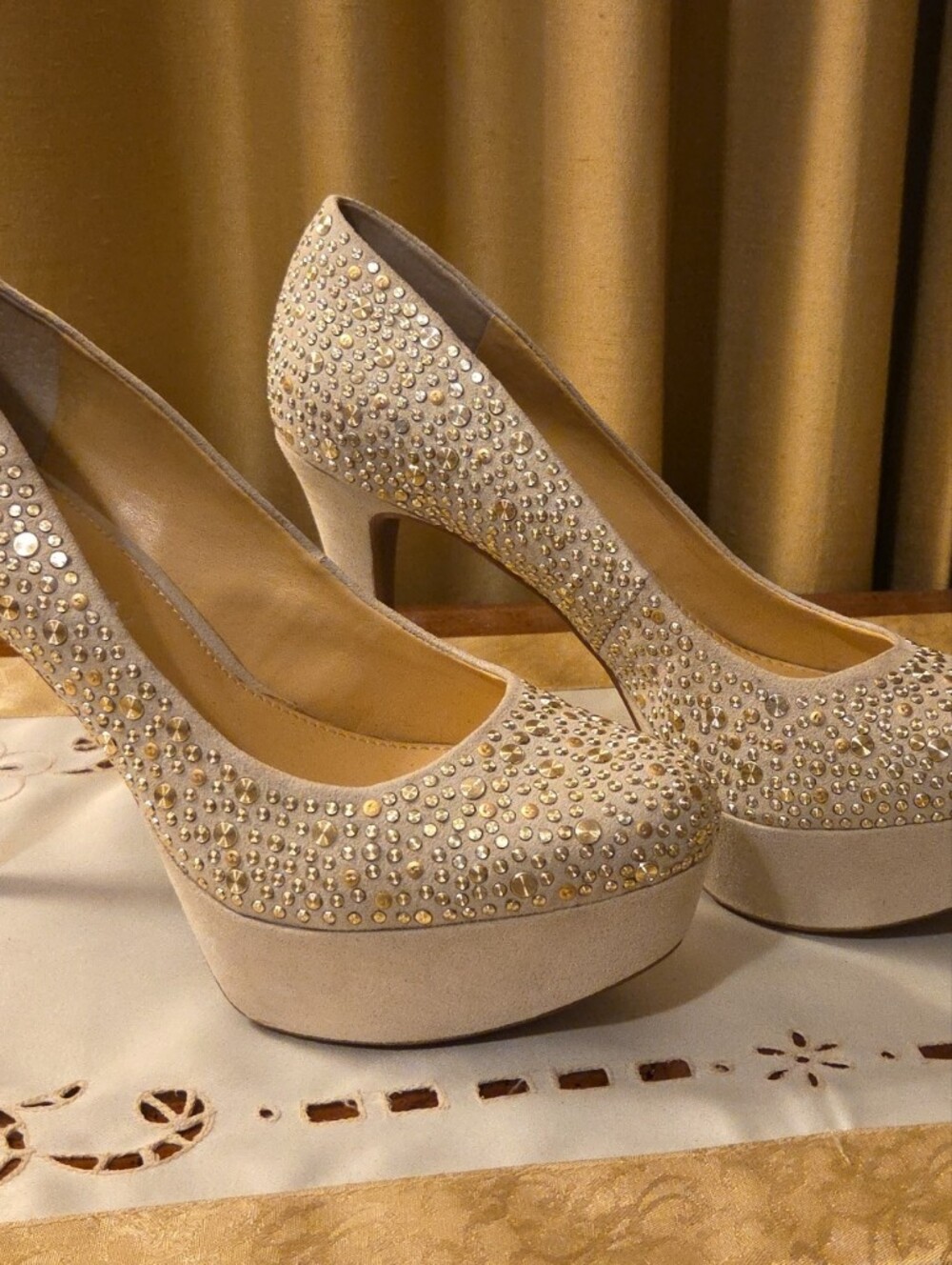 GIANNI BINI Elegant GOLD Disk-Embellished Nude Platform Pumps - Women